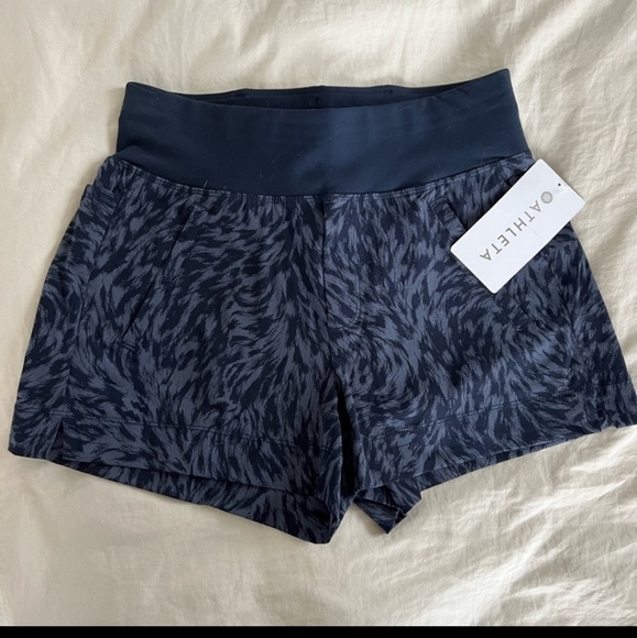 Athleta Pants - Athleta Trekkie North Printed shorts size 2 new with tag
